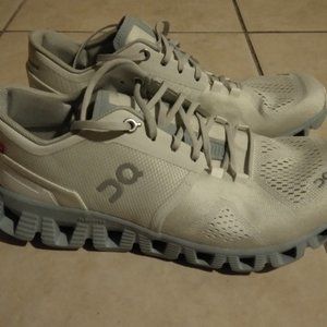 Women's On Running Cloud X Size 8
